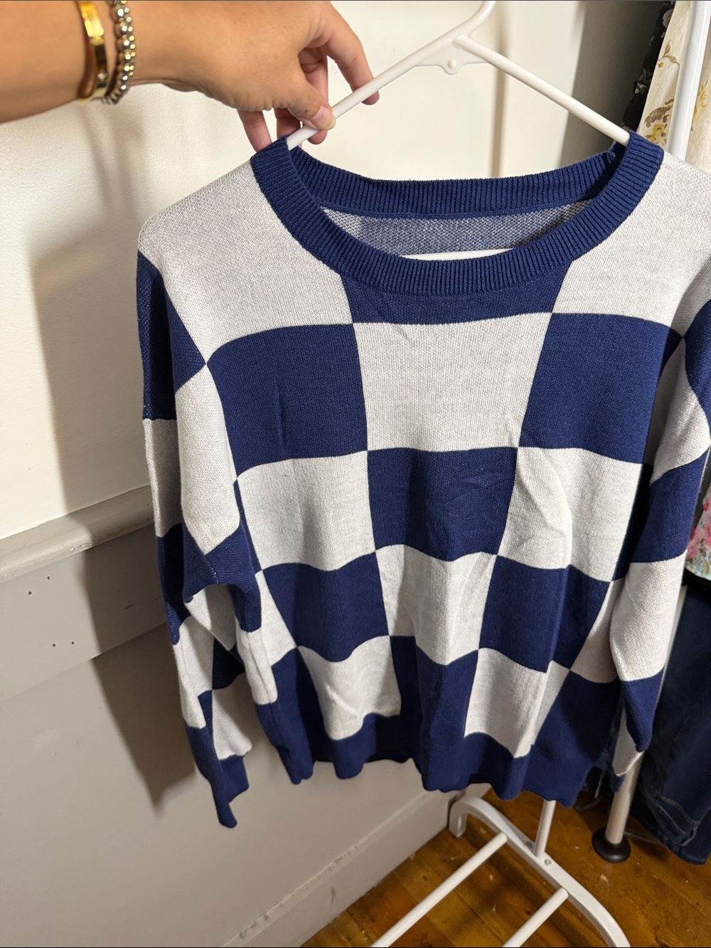Women’s Light Green Long-Sleeve Top and lightweight sweater- size medium - Picture 4 of 5